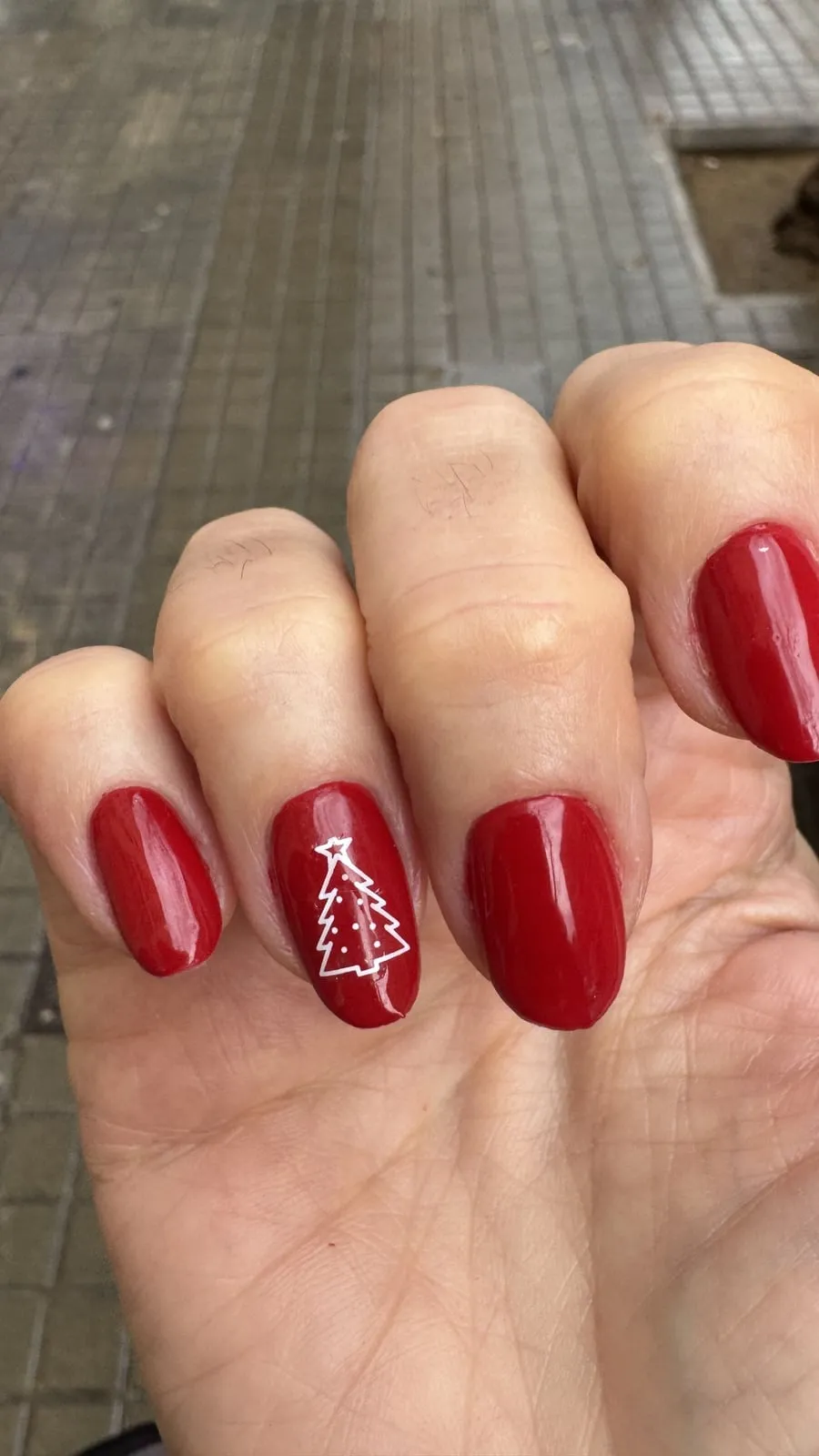 Rojo navideño con abeto pintado a mano