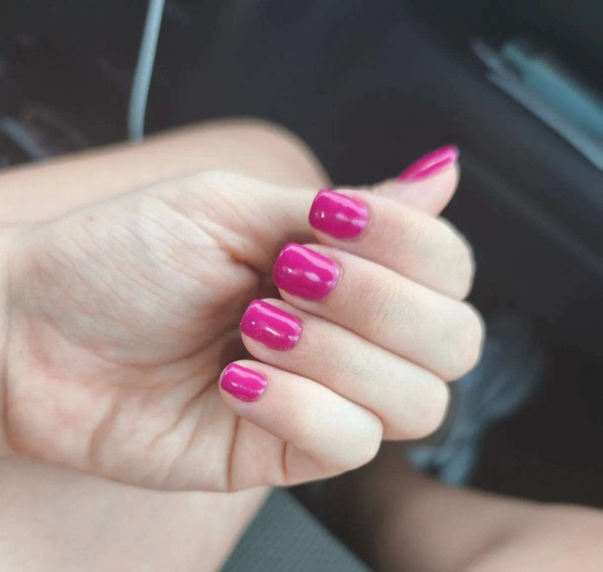 Fucsia brillante en manicura express
